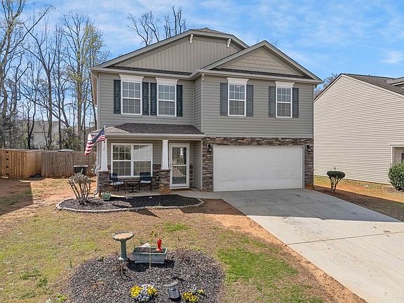 2nd image of 415 Victory Ln