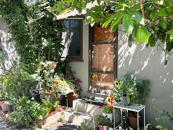 5th image of 10550 Oxnard St