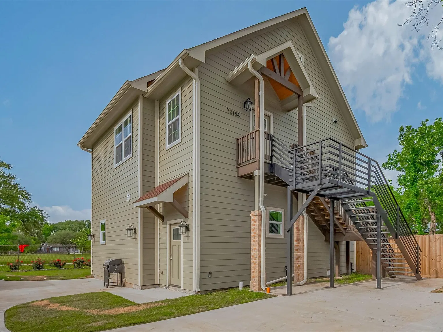 3 bed, 2.0 bath, 1250 sqft, $1,650 — Photo 1