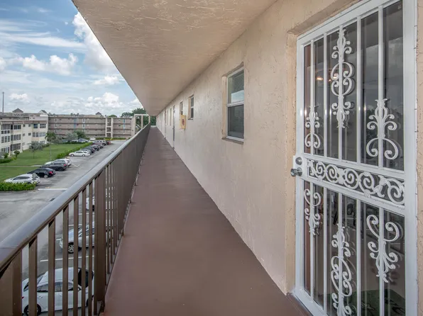 711 Lori Drive #408, Palm Springs, FL 33461