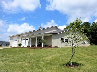 65 Cherry Hill Ln, Belpre, OH 45714
