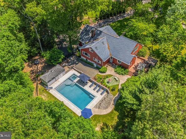 711 10th St, Riverton, NJ 08077