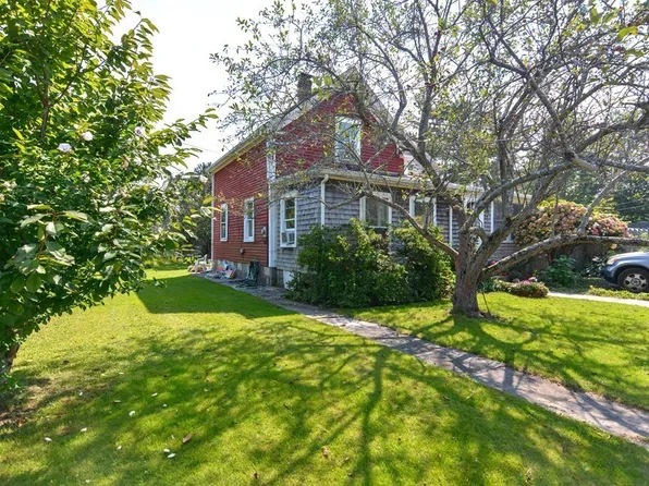 41 Pigeon Hill St, Rockport, MA 01966