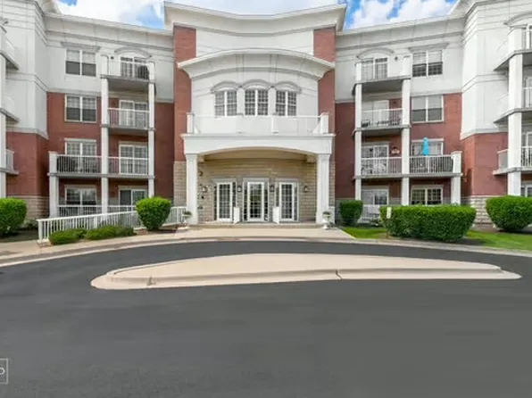 701 W Rand Rd APT 235, Arlington Heights, IL 60004