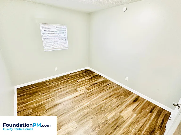 4503 Beacon Hill Dr — Photo 3