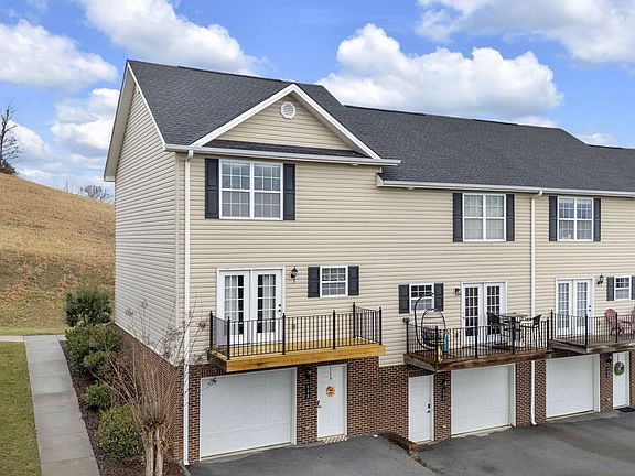 2nd image of 598 Grays Pointe Ct #598