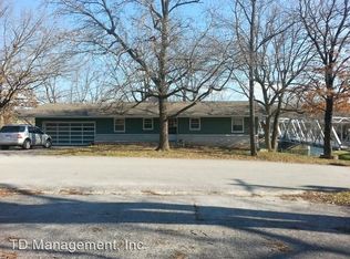 802 N 4th St, Ozark, MO 65721