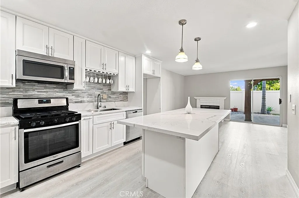 3 bed, 2.5 bath, 1722 sqft, $3,700 — Photo 1