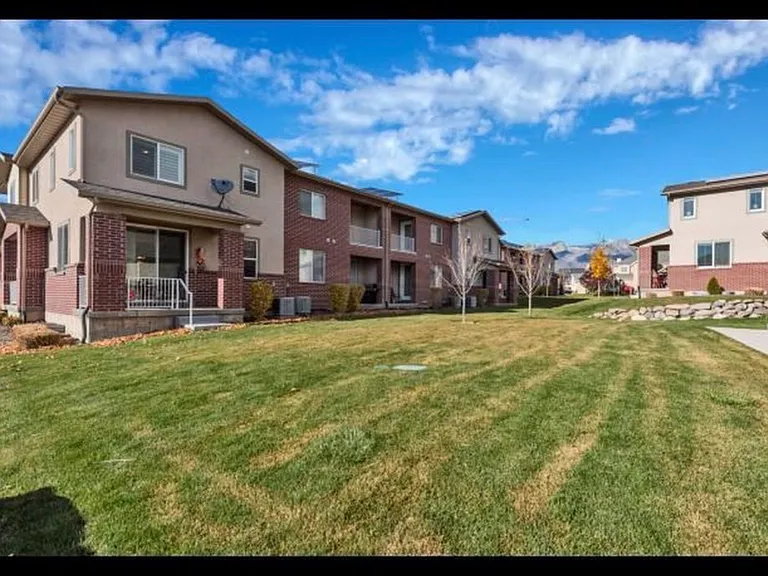 9582 N Deerfield Ln — Photo 3