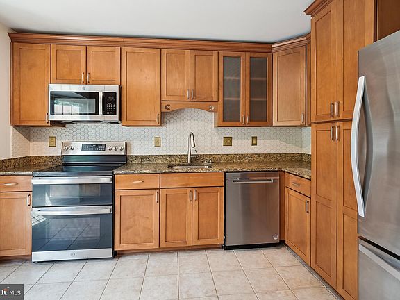 3rd image of 8542 Enochs Dr