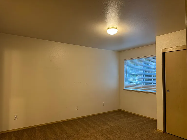 Quiet 2-Bed 2-Bath Apartments Close to WOU with Beautiful Landscaping In-Unit Washer/Dryer — Photo 5
