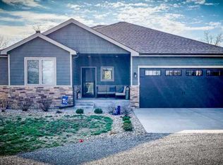 6645 SE Croco Rd, Berryton, KS 66409