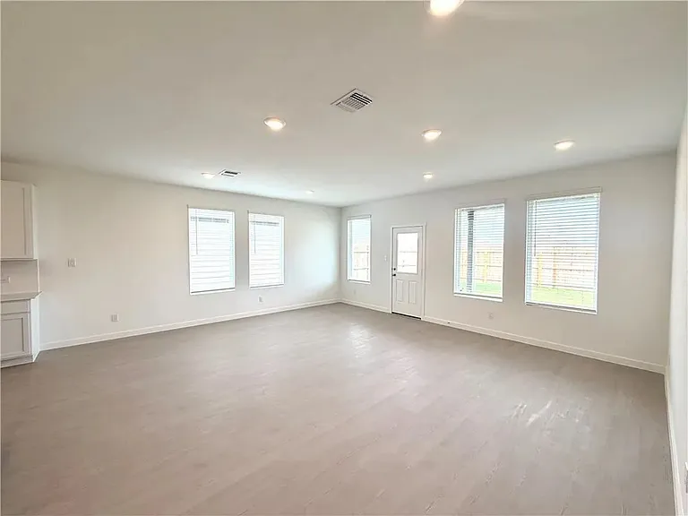 2826 Westeros St — Photo 5