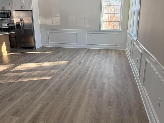 3rd image of 535 Princess Ave