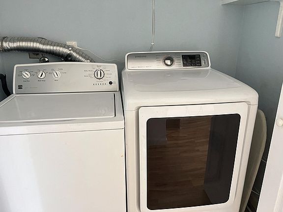 3rd image of 401 Northlake Dr APT 33