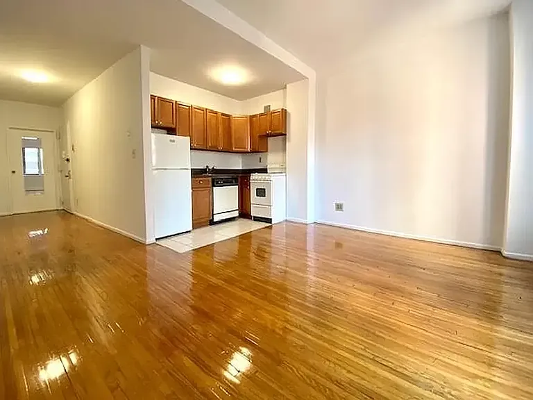 121 E 12th St #7J — Photo 3