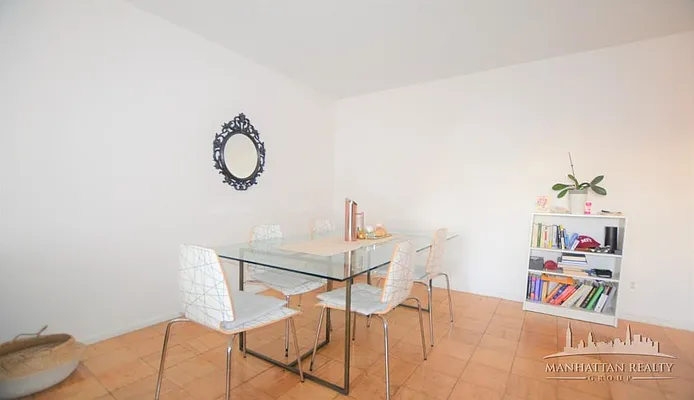 Rented by Manhattan Realty Group | media 3