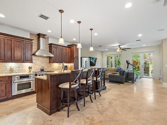 5th image of 218 N Palmway