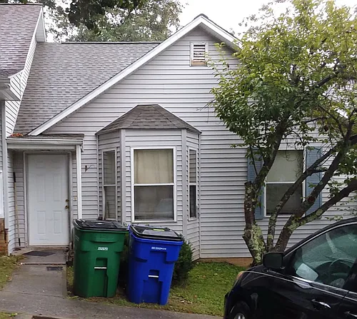 590-610 N Dr NE Photo 1
