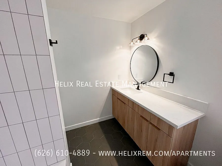 1313 Huntington Dr #2