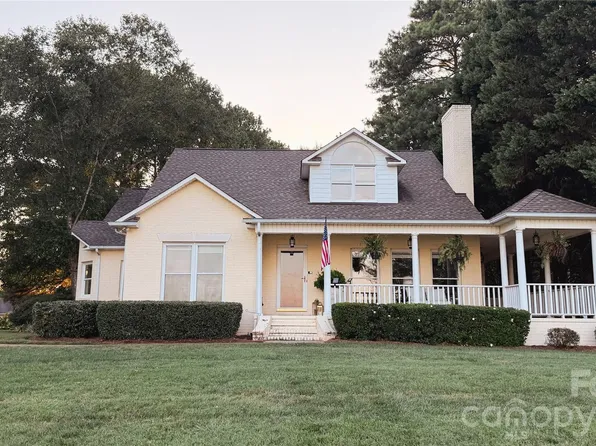 8049 Ravenwood Ln, Stanley, NC 28164