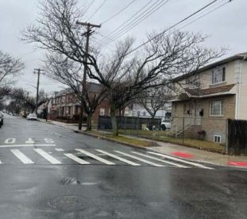 Exterior Neighborhood (street photo)