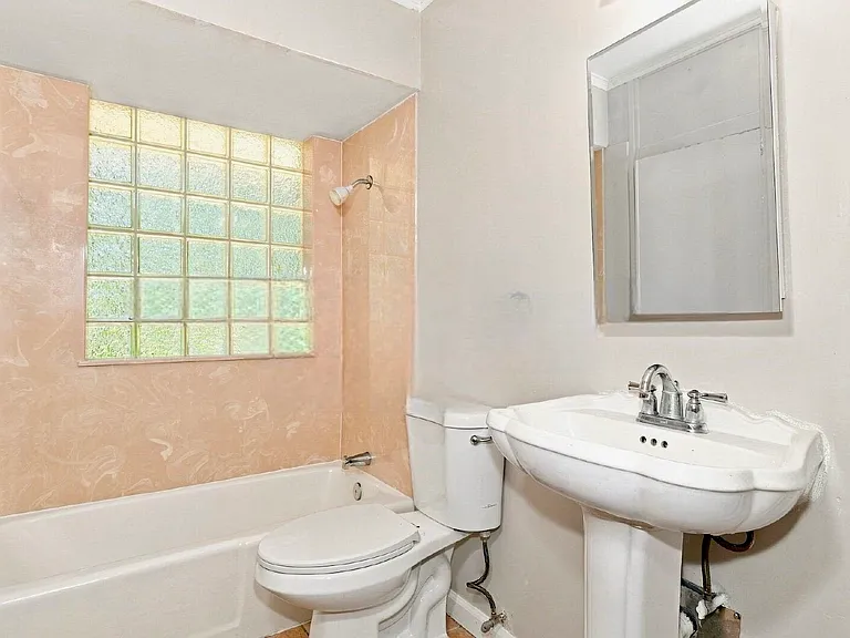 929 Lebon Dr — Photo 8