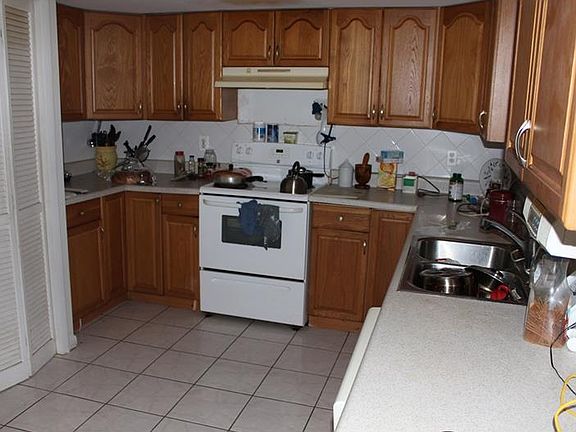 2nd image of 717 Maderia Ct