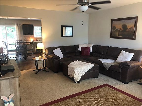 3rd image of 406 Ashwood Ln