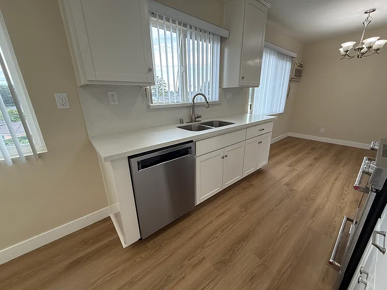 2601 N Glenoaks Blvd #E — Photo 16