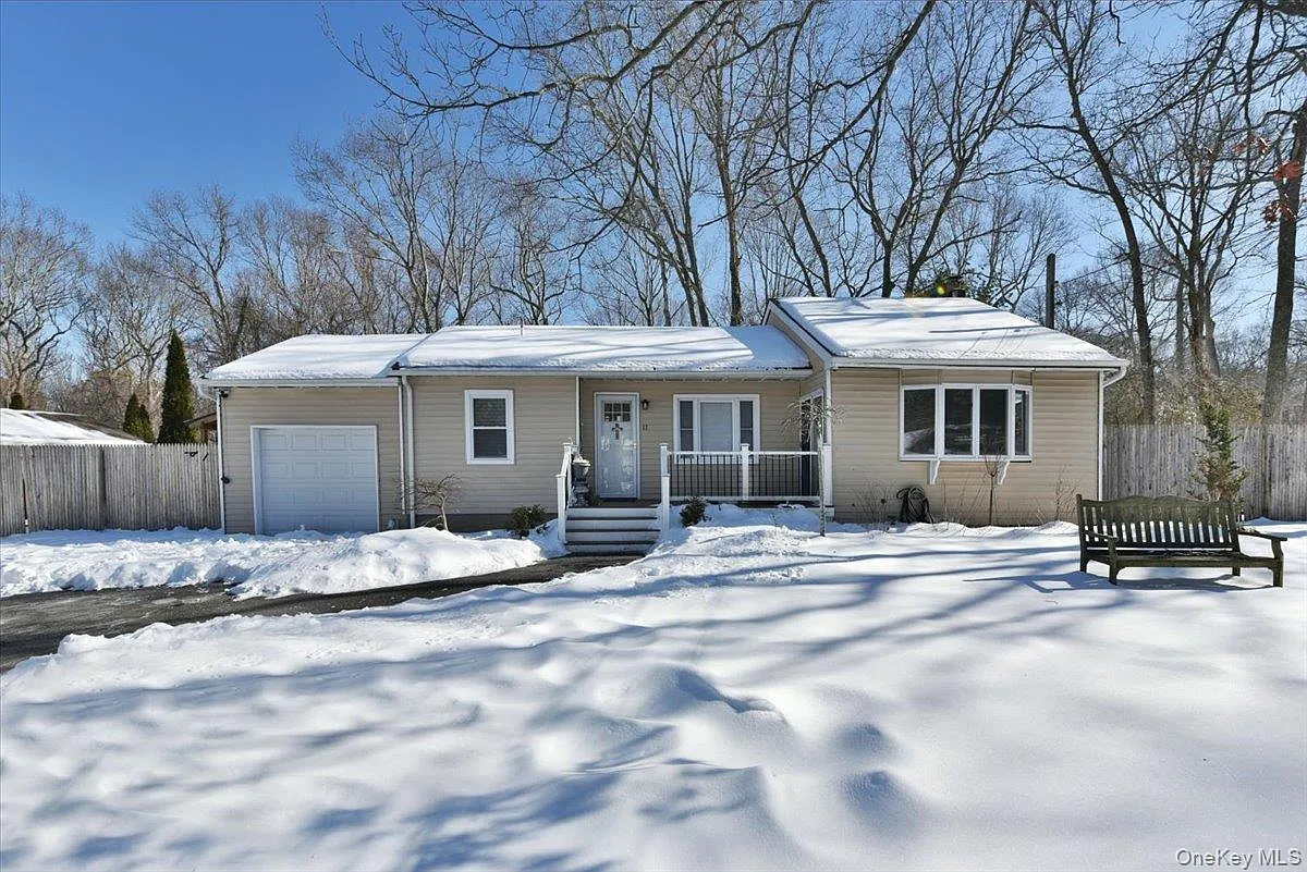 17 Arnold Drive photo 1