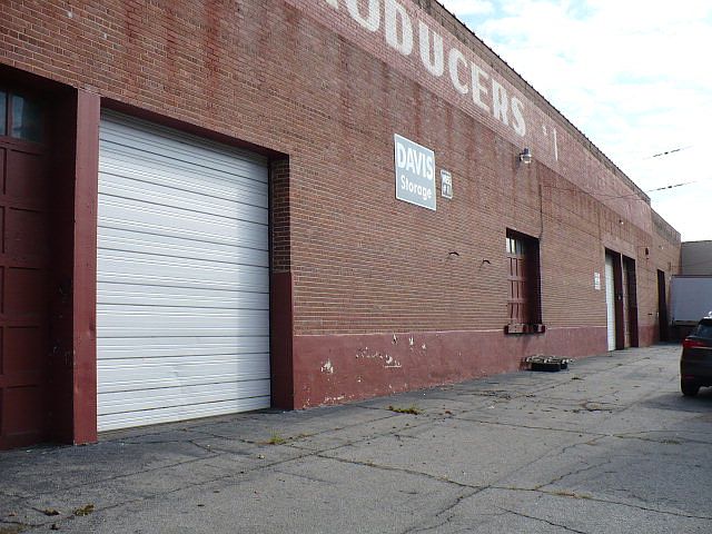 1st image of 928 Industrial Ave