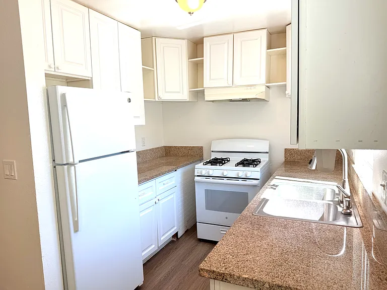1027 San Andres St #4 — Photo 3