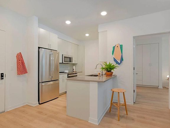 4th image of 155 Clarke Ave #339