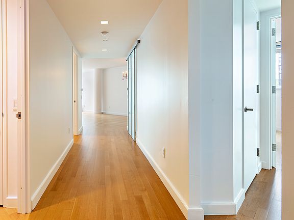 5th image of 400 E 67th St #4F
