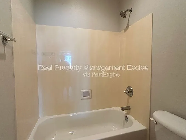 9707 S 45th Ave — Photo 53