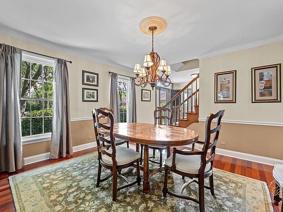 5th image of 544 Irvington Ct