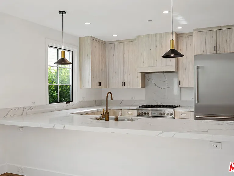 5330 Agnes Ave #1/2 — Photo 9