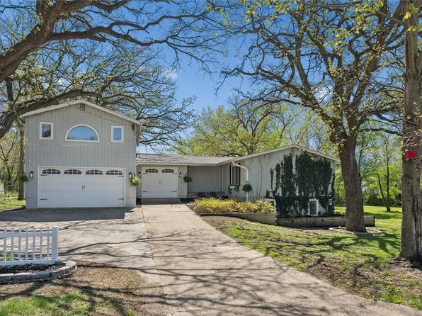 6554 Center St, Des Moines, IA 50312
