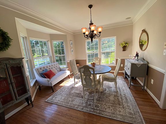 2nd image of 6 Hollow Creek Cir