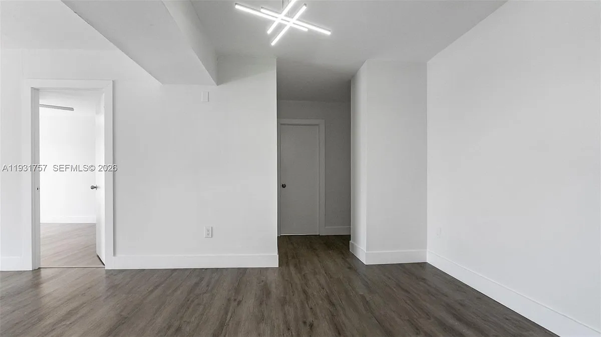 Building Photo - 4158 Inverrary Dr #409