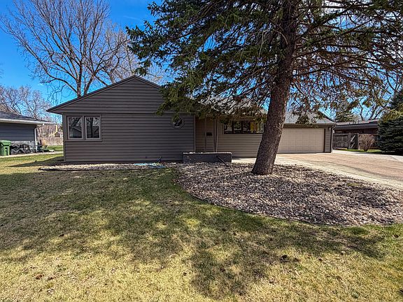 3rd image of 360 McClellan Dr