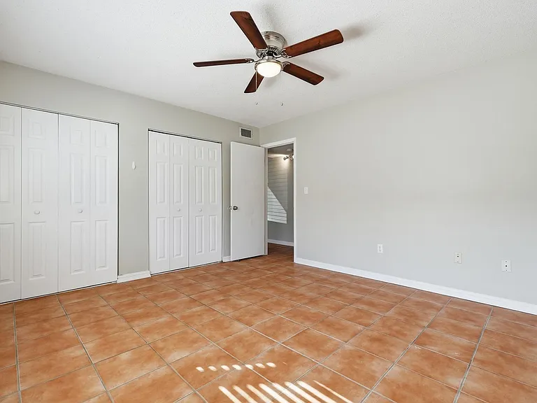 201 College Blvd E #11 — Photo 20