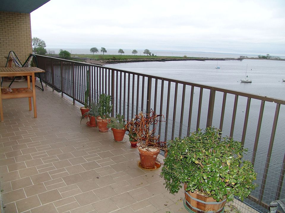 250 Sq Ft Balcony