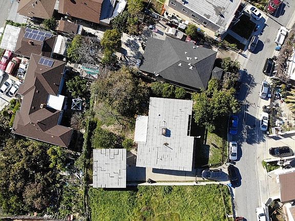 4th image of 1040 De Garmo Dr