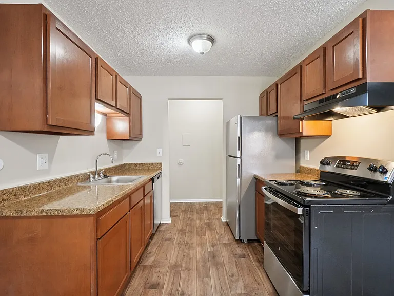 Rochester Square Apartments — Photo 37