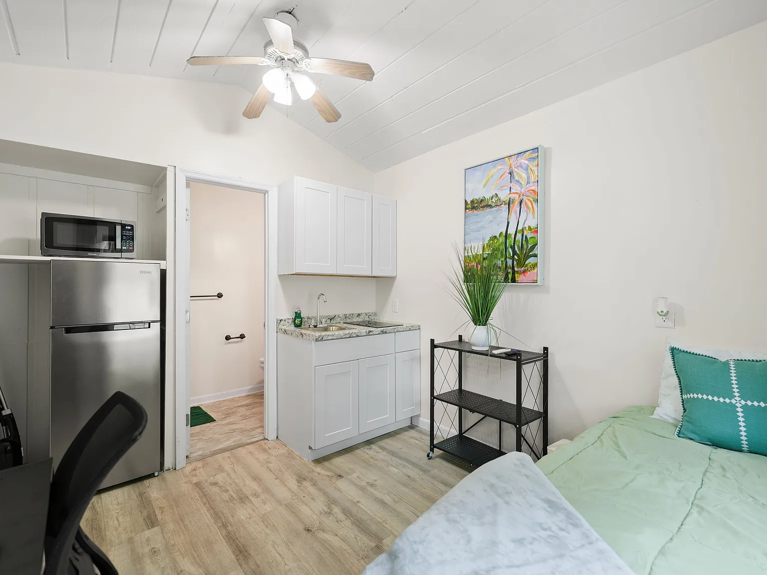6878 Lenox Ave — Photo 3