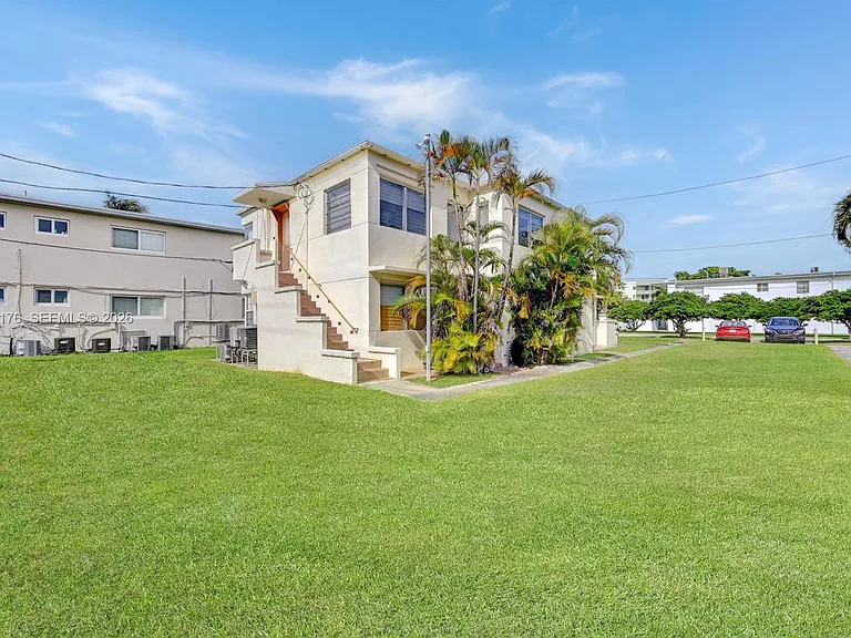 1920 Biarritz Dr #3 — Photo 20
