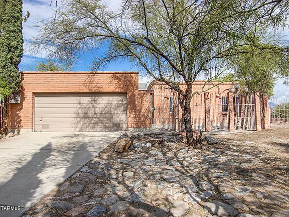 2nd image of 2130 N Tanglewood Pl