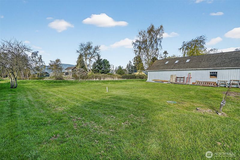 4th image of 14075 Mactaggart Avenue